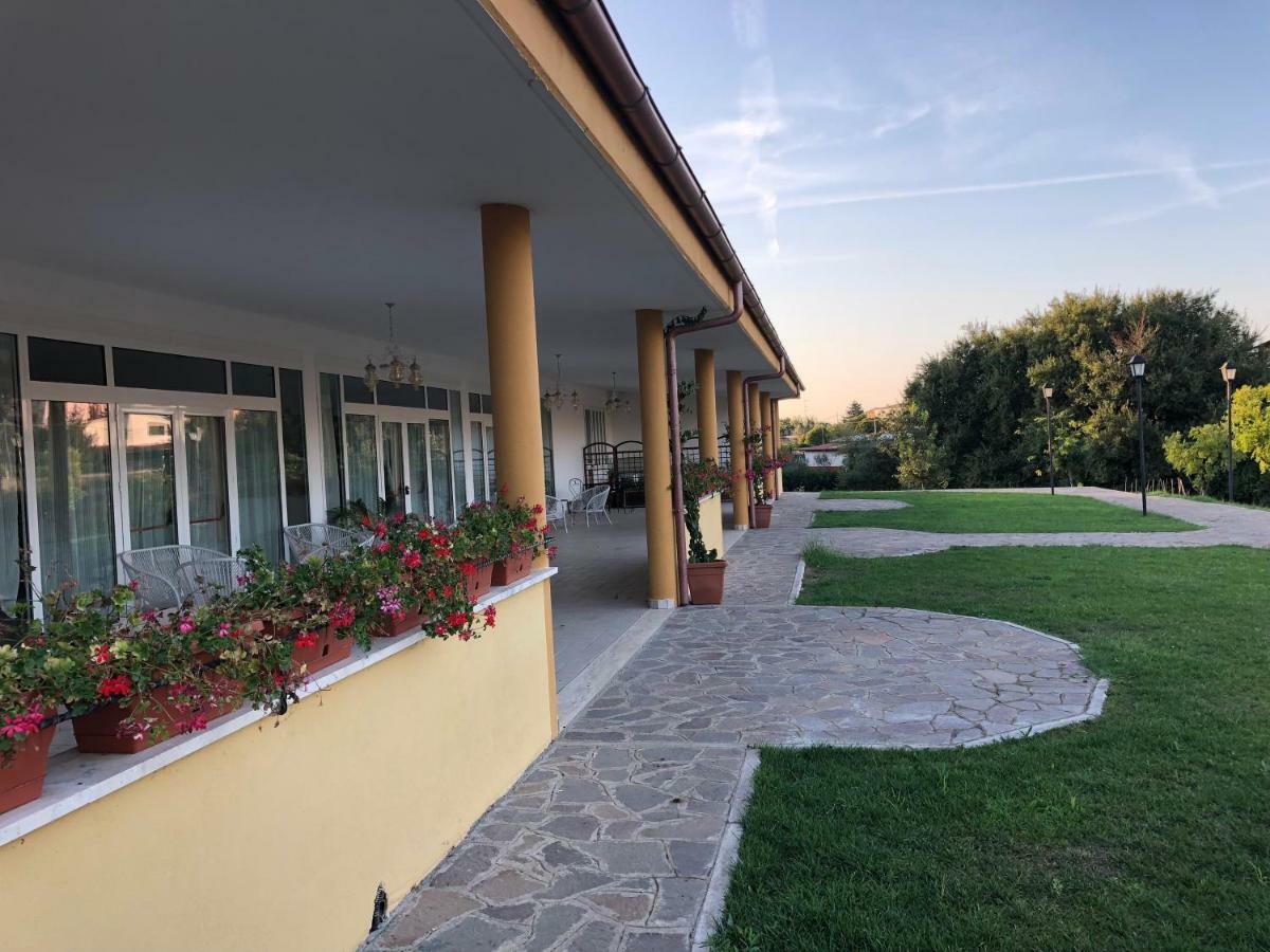 Agriturismo "Lo Zafferano" Aprilia Exterior foto